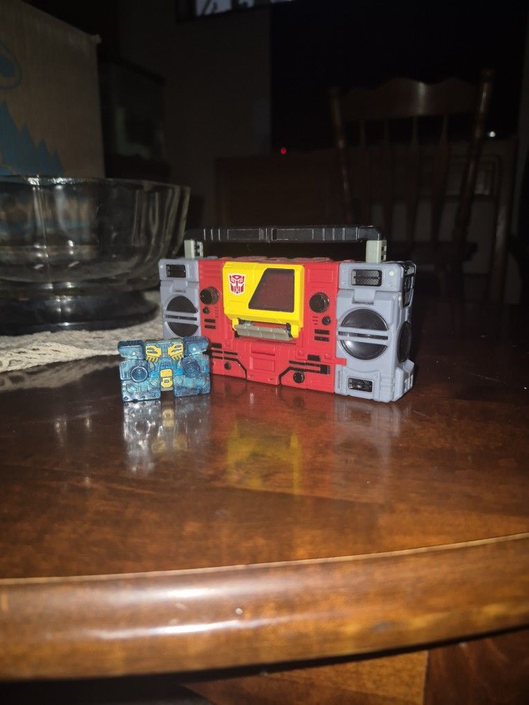 Transformers Legacy Blaster