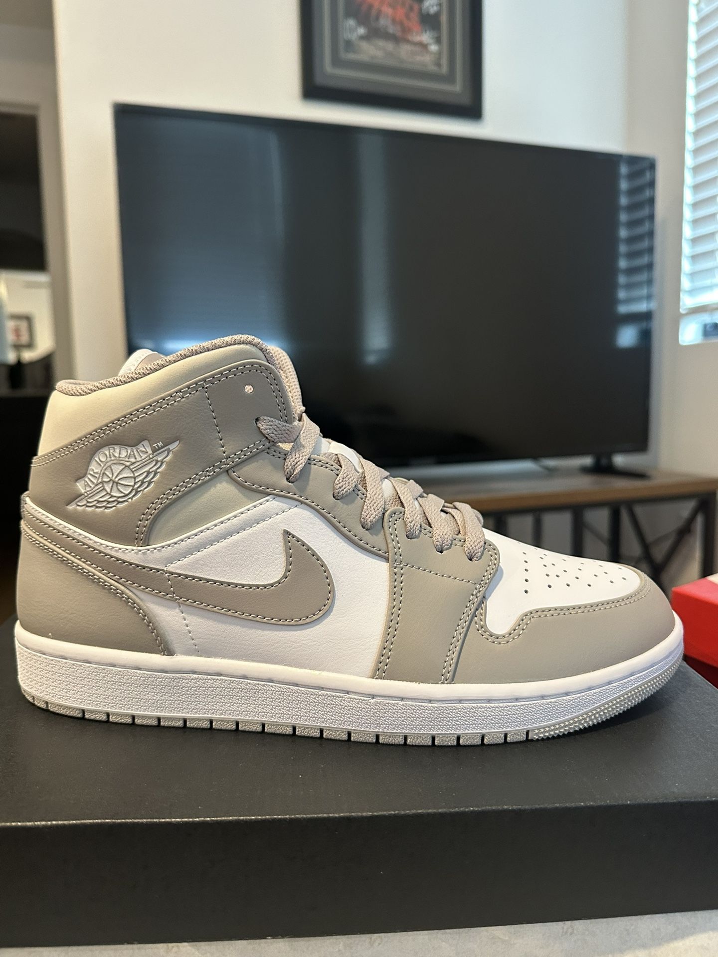 Jordan 1 Mid “college grey” Women main image 3
