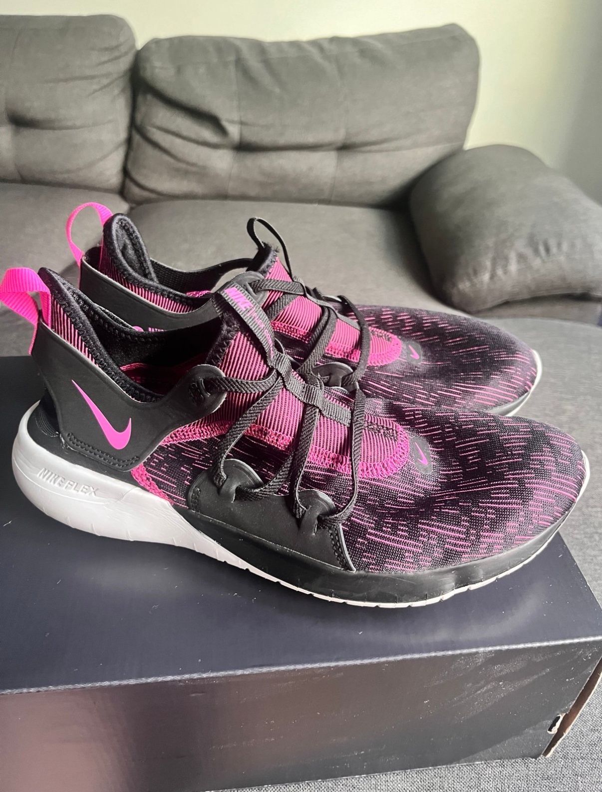 Nike Women's 8.5 Flex Contact 3 Echo