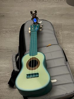 Avocado Ukulele + Rudolph Tuner + A Bag