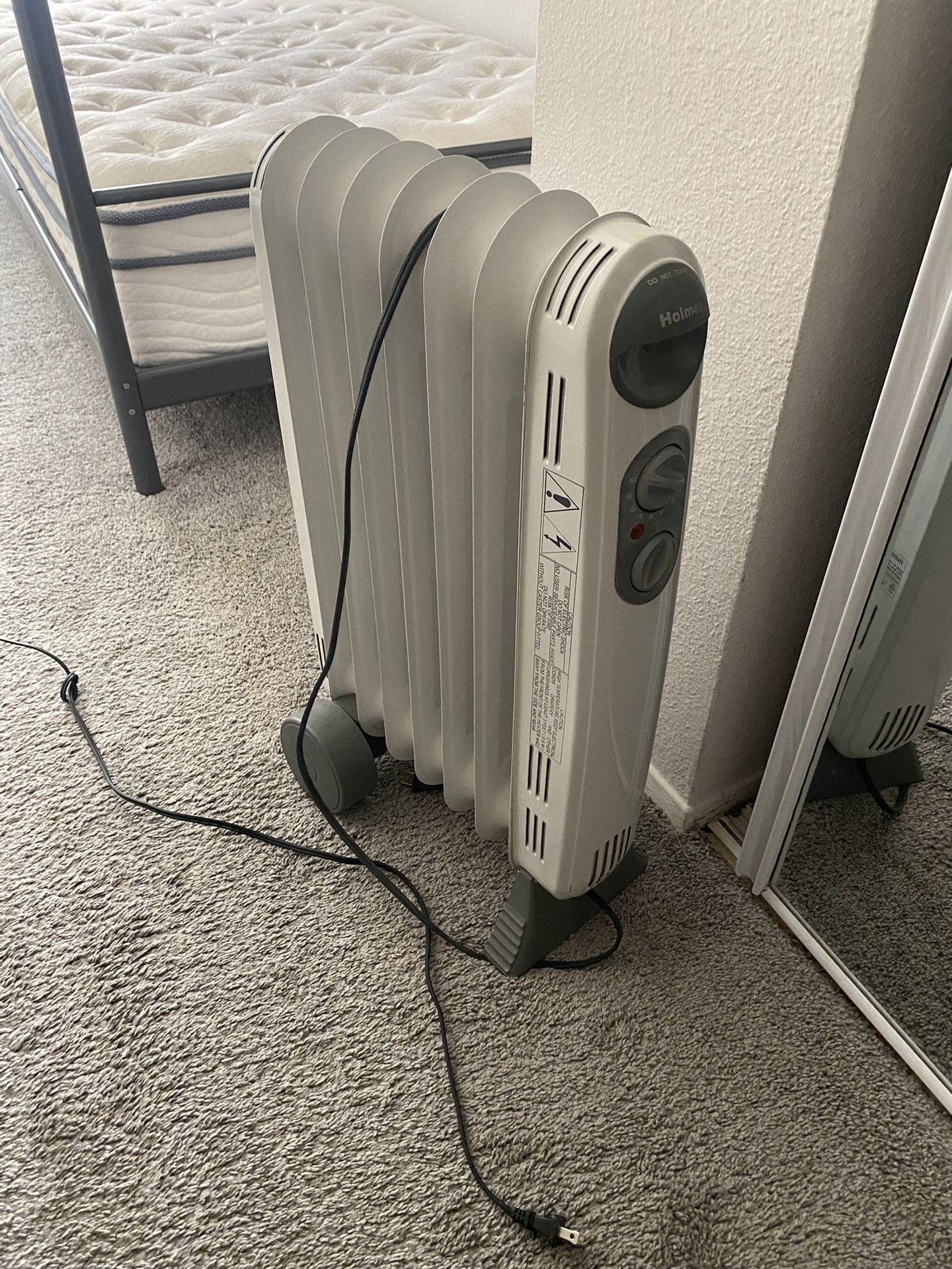 Holmes oil-filled radiator space heater in good working condition.