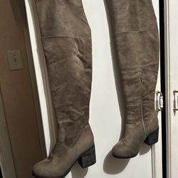 Botas de gamusa color cafe size 5/ 1/2