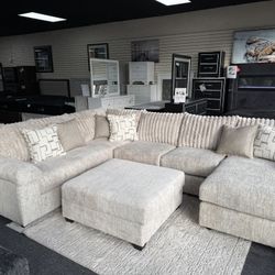 U Shape Sectional. 🚚WE DELIVER🚚