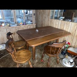 VINTAGE SOLID WOOD DINING ROOM TABLE AND CHAIRS IMMACULATE!