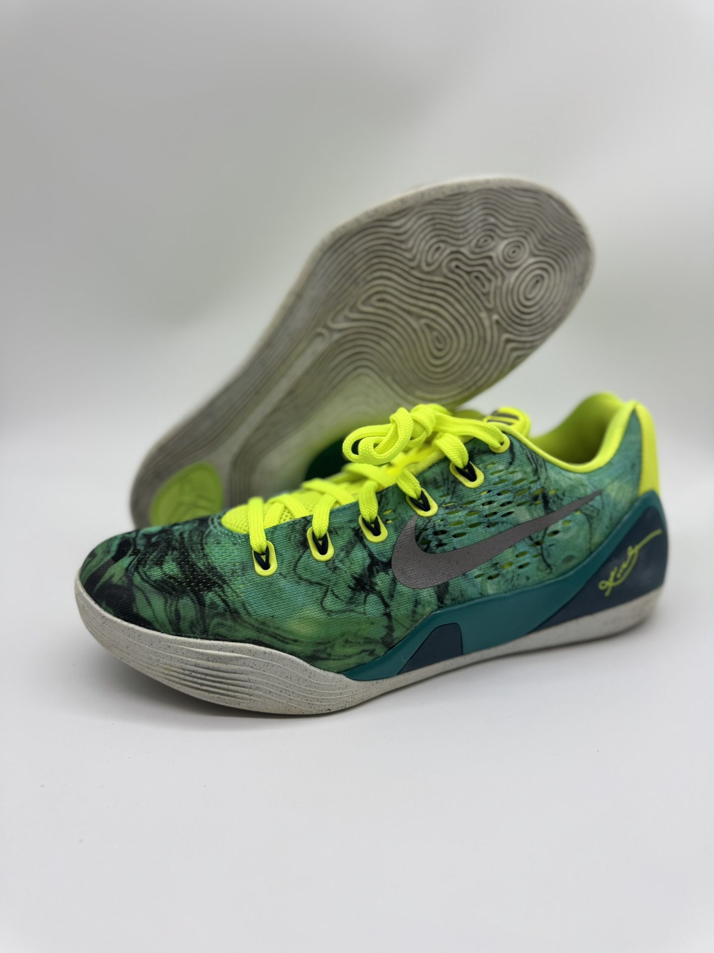 Nike Kobe 9 EM Easter 646701-300 Basketball Shoes Men’s Size 8 100% authentic. Good condition. No rips, tears or sole separation. No original box.