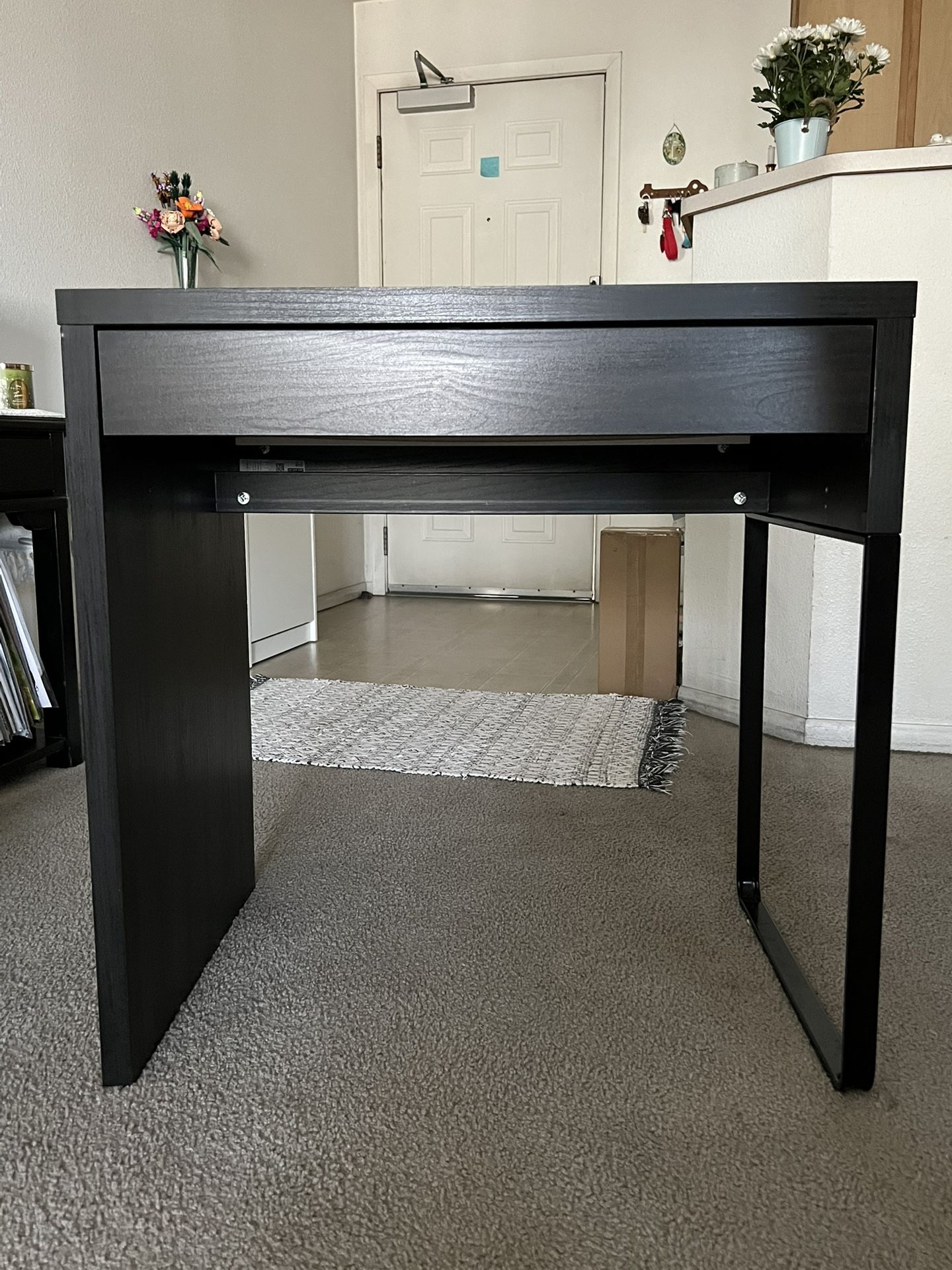 Small Desk And Chair