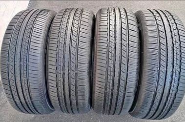 225 55 18 Falken tires Con 80% de Vida Las 4