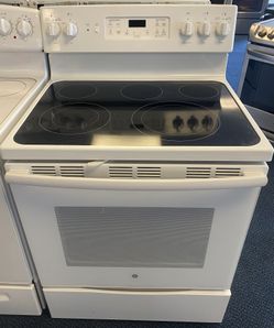White GE Five Burner Glass Top Electric Stove (2-0186)