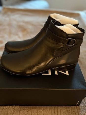 Brand New Naturalizer Colette Leather Boot Size 10