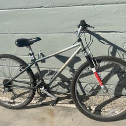 Trek Mountain Track 820 Vintage Mountain Bike Small XS 13.5”  Rock Shox Indy Xc Suspension Fork