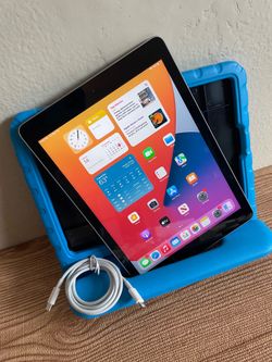 Apple iPad 5th Generation 32GB  with kids protective case & Charger (128gb $150)