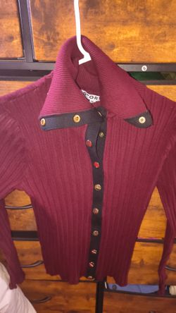 $5 BURGUNDY BLOUSE SIZE MEDIUM