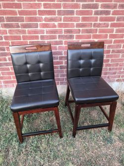 4 black rotating chairs
