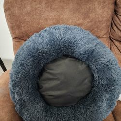 Fluffy Calming Cat Bed 🐾 Super Soft Round Pet Bed – Like New 