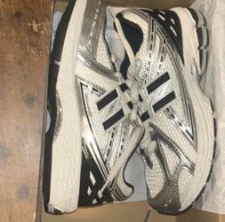 New balance shoes size 5