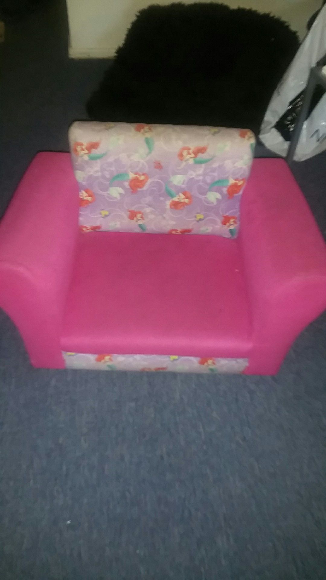 Baby girl chair works good no rips