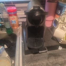Máquina de espresso Nespresso Inissia de De'Longhi, 24 oz, color negro