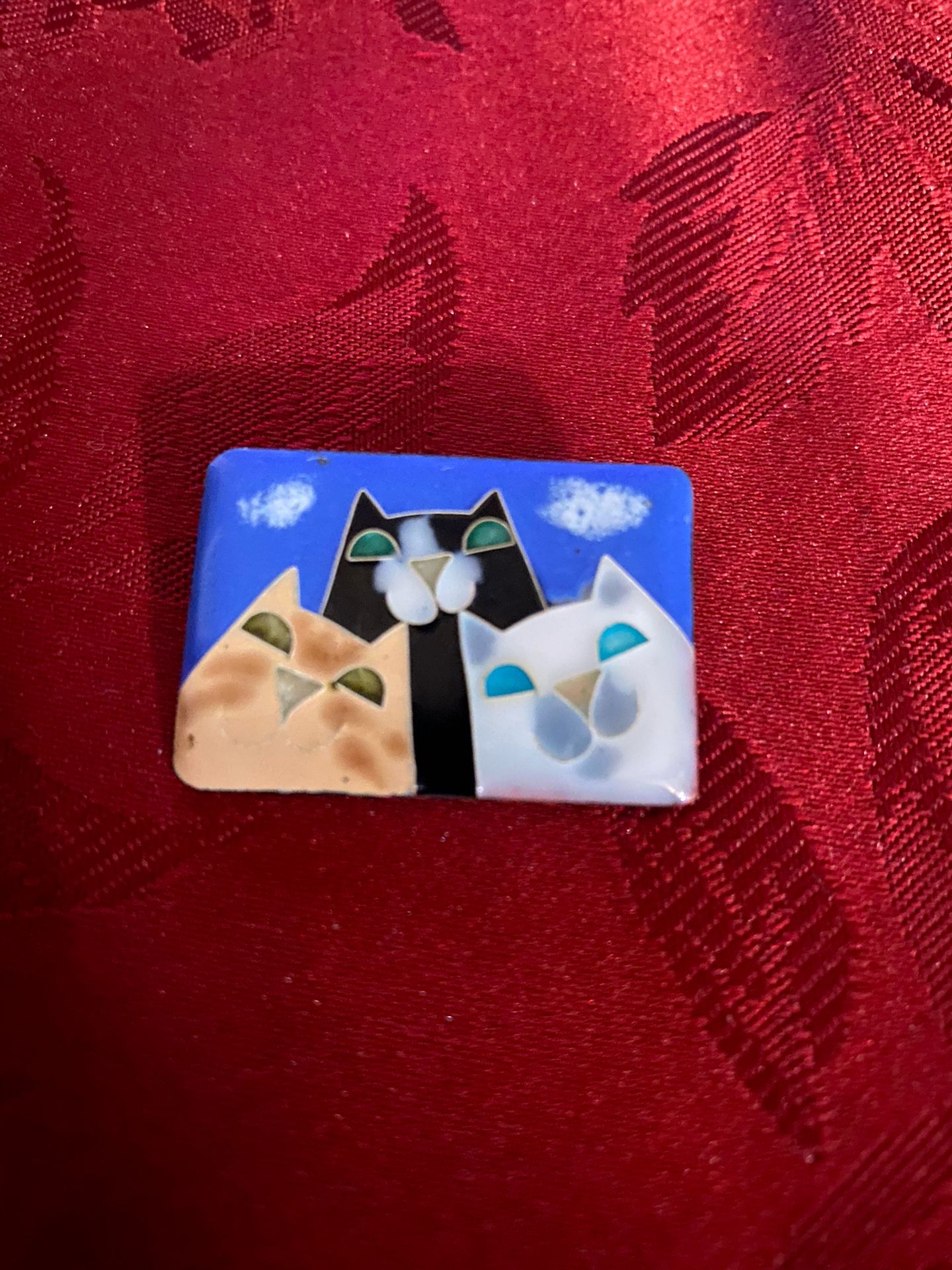 1960’s Ceramic Brooch With Three Cats