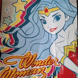Wonder Woman  Blanket   SILKY  SOFT THROW40INX 50 In ) 100 Percent Polyester 
