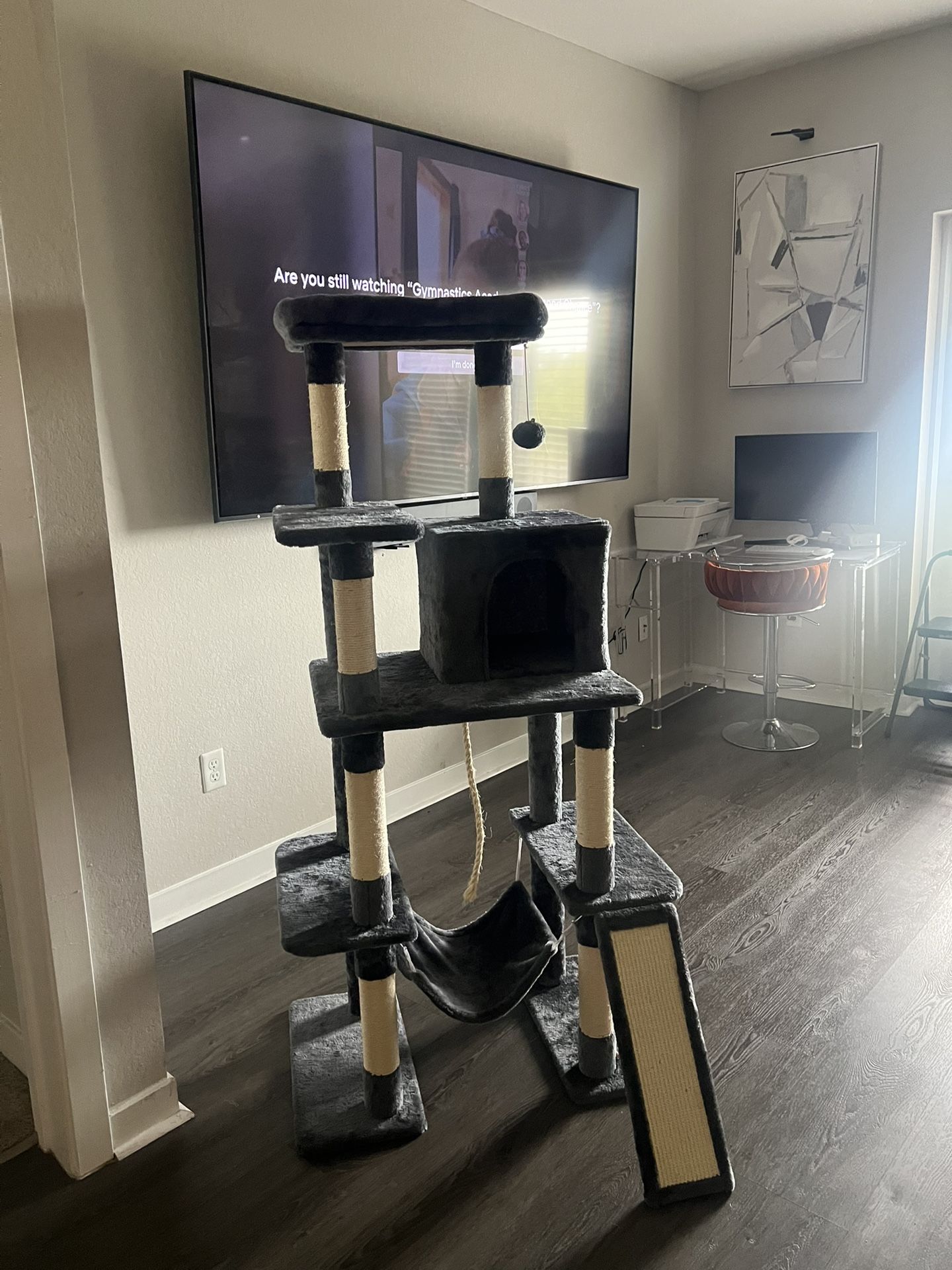 ALMOST NEW CAT TREE
