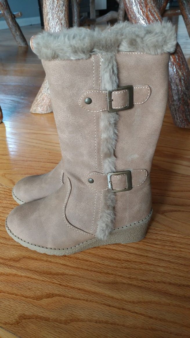 Girl's boots size 13