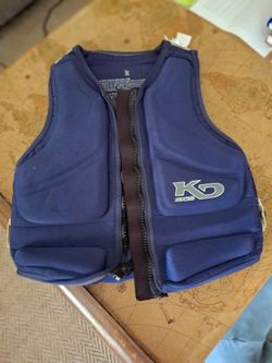 KD skis wakeboard/waterski vest