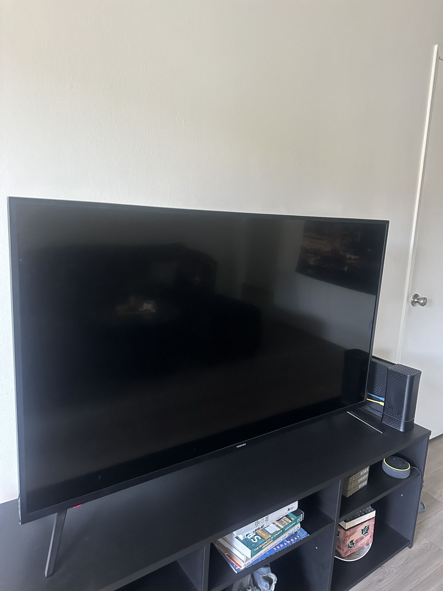 50 Inch Toshiba LCD Flat Screen Perfect Condition Bought New 2 Years Ago