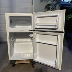 Cream Colored Retro Dorm Style Refrigerator 