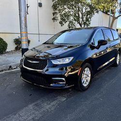 2025 Chrysler Pacifica Touring L Minivan 4D