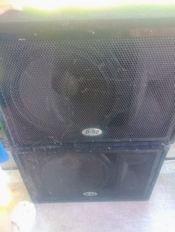 3  B-52 with 1 Peavey Speakers and Yamaha Keyboard 