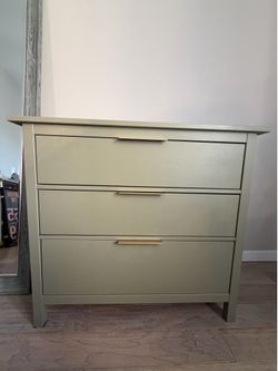 Bedroom Furniture Set – Dresser, 2 Nightstands, Queen Mattress & Frame (Sage Green)