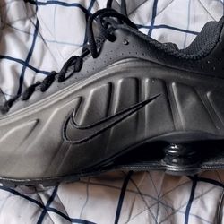 NIKE SHOX R4 MENS 11 