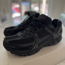 Nike Vomero 5 Triple Black Size 13