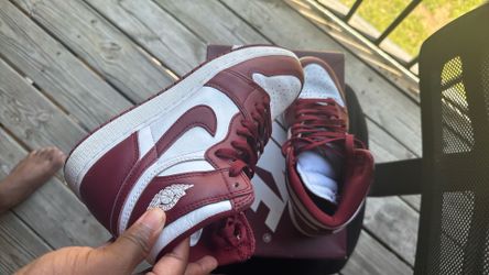 Air jordan retro 1 burgundy, maroon  size 7y