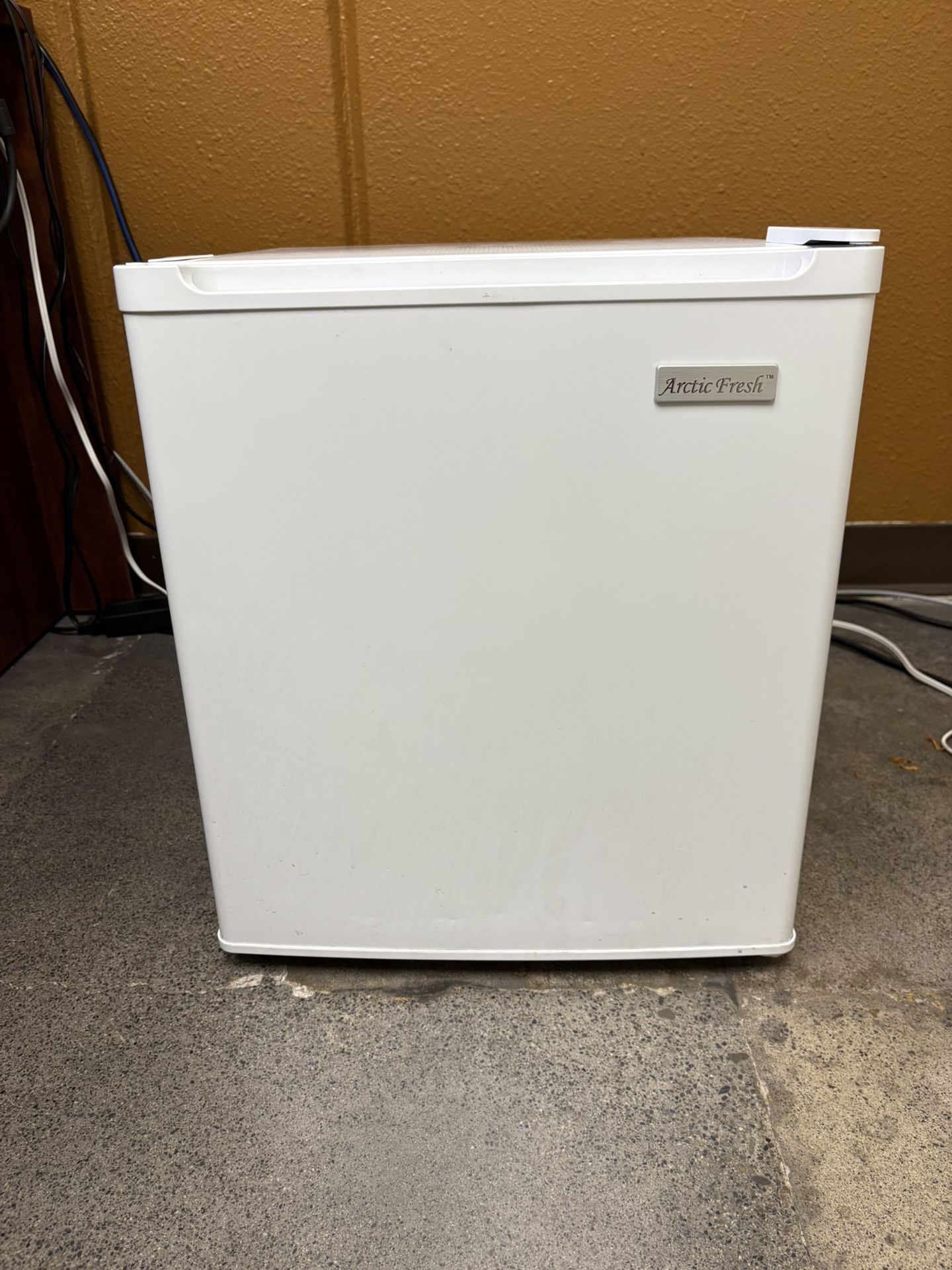 Arctic Fresh 1.6-Cu. Feet Mini Fridge ( White )