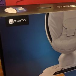 Mamaroo 4 moms Baby Swing 