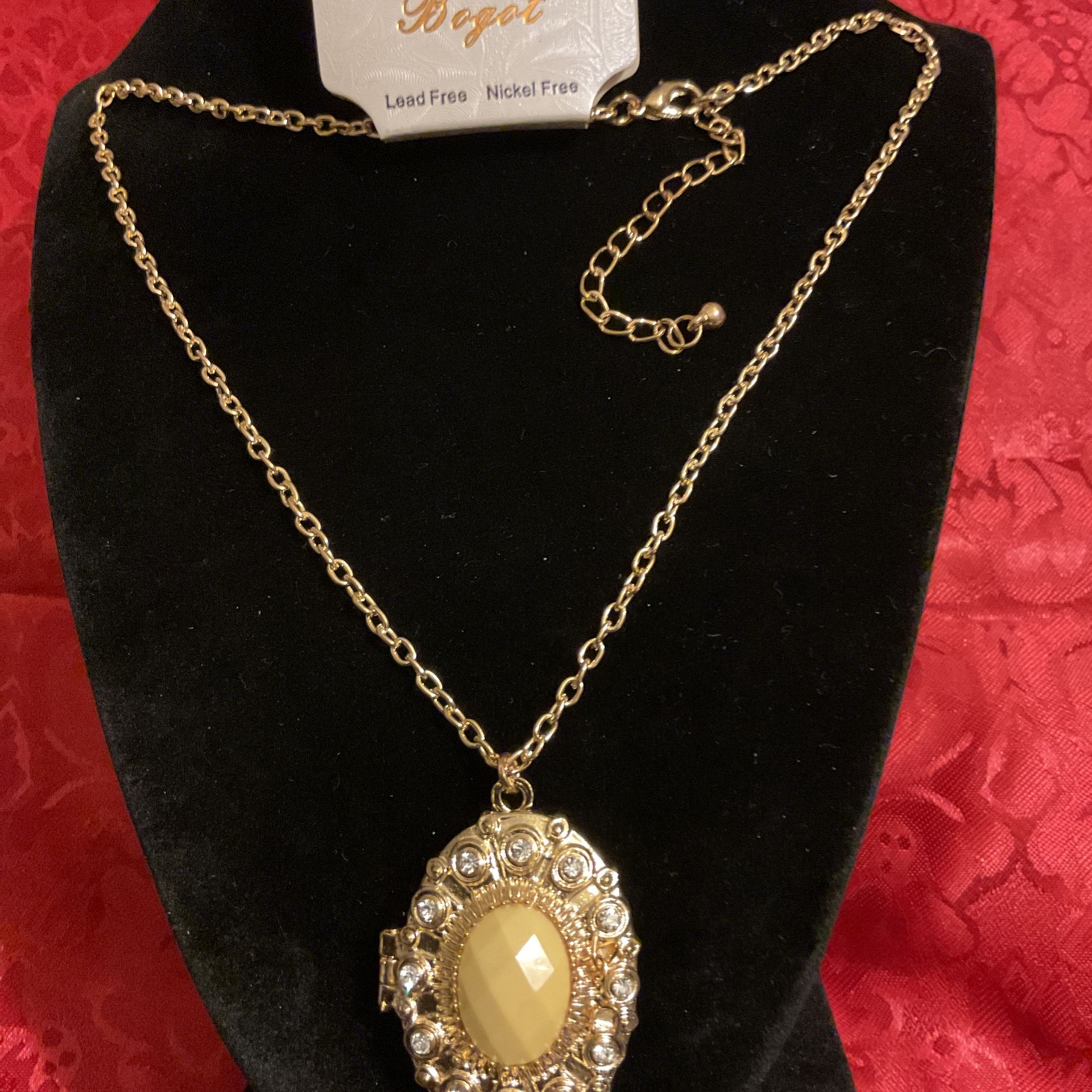 Gold Necklace Set,locket Pendant With Yellow Stone And Cubic Zirconia..cubic Zirconia Stud Earrings