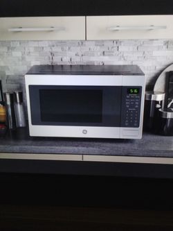 New GE 1.6cu.ft. countertop microwave oven with 8 auto settings & cooking modes 1,150 watts