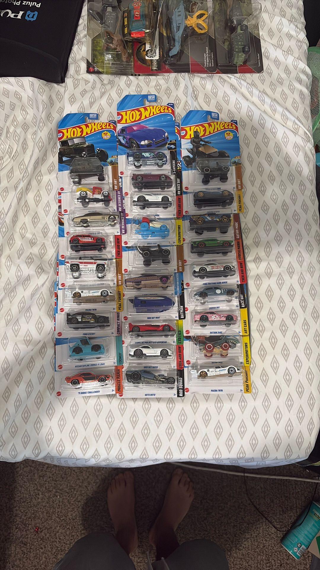 HUGE SALE!!!! HOT WHEELS CASE L! Cards Etc!!!!