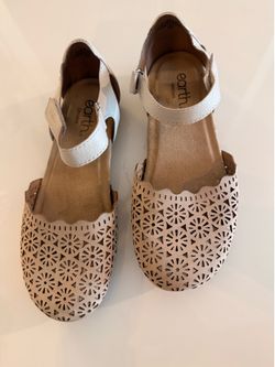 👟 Earth Brownie Women’s Shoes – Size 8 (Worn Twice)