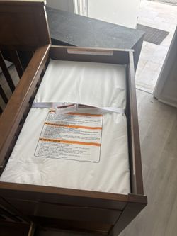 Graco Convertible Crib And Changing Station