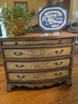 Chest of drawers
