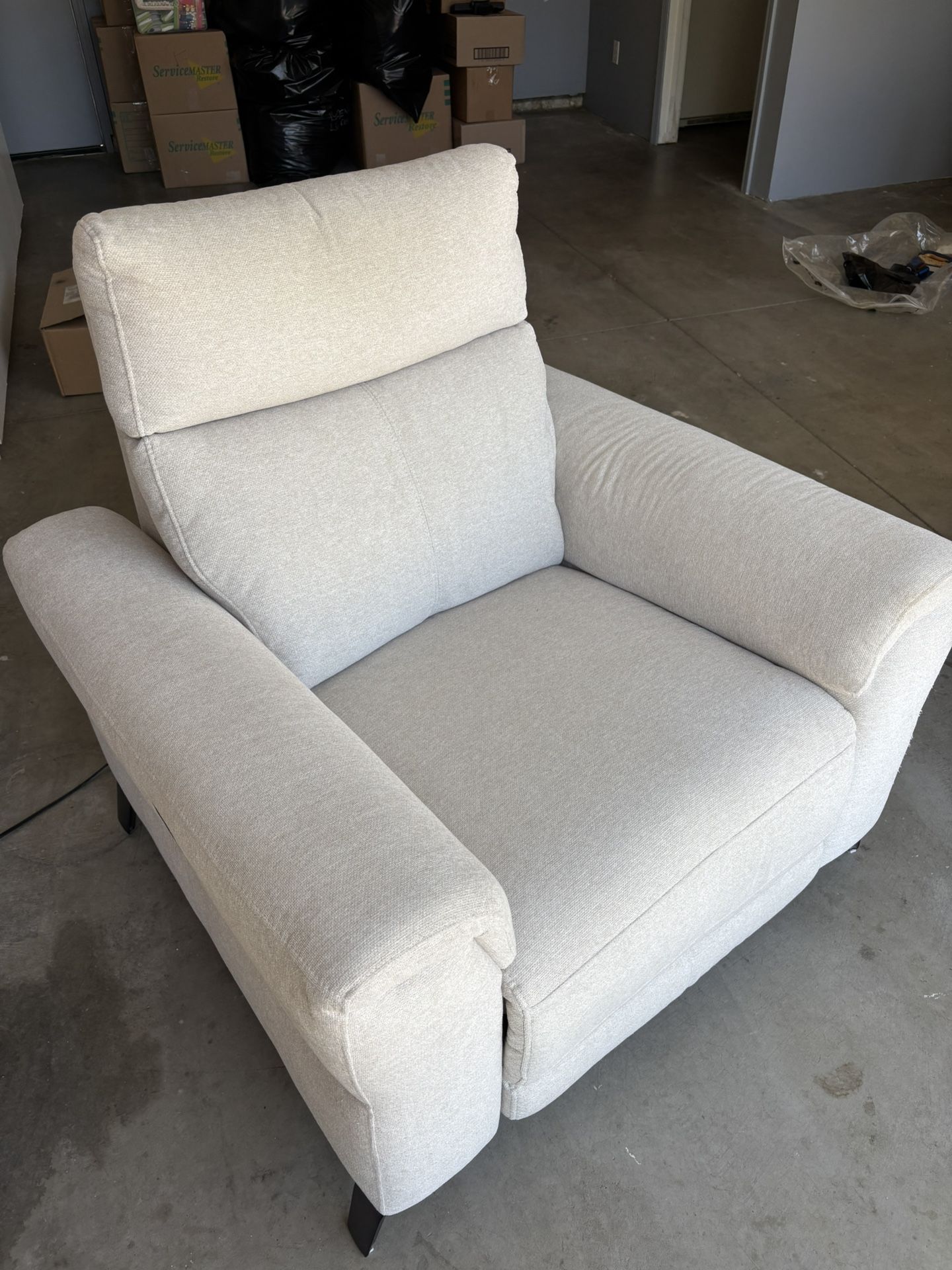Electric-Power Recliner With Articulating Headrest & USB PORT
