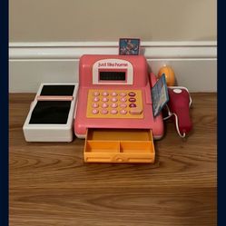 Toy Cash Register Makes Noise Doesn’t Have Cover For Batteries