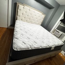 Raymour & Flanigan King Bedroom Set. 