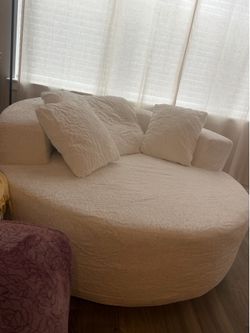 Brand new 360 swivel chair with free throw pillows