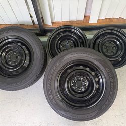4 Rims :15 and 2 tires used: 195/65 R15