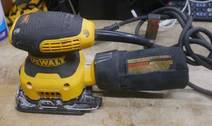 DEWALT 1/4 SHEET PALM SANDER 120V DWE6411 CORDED F(contact info removed)