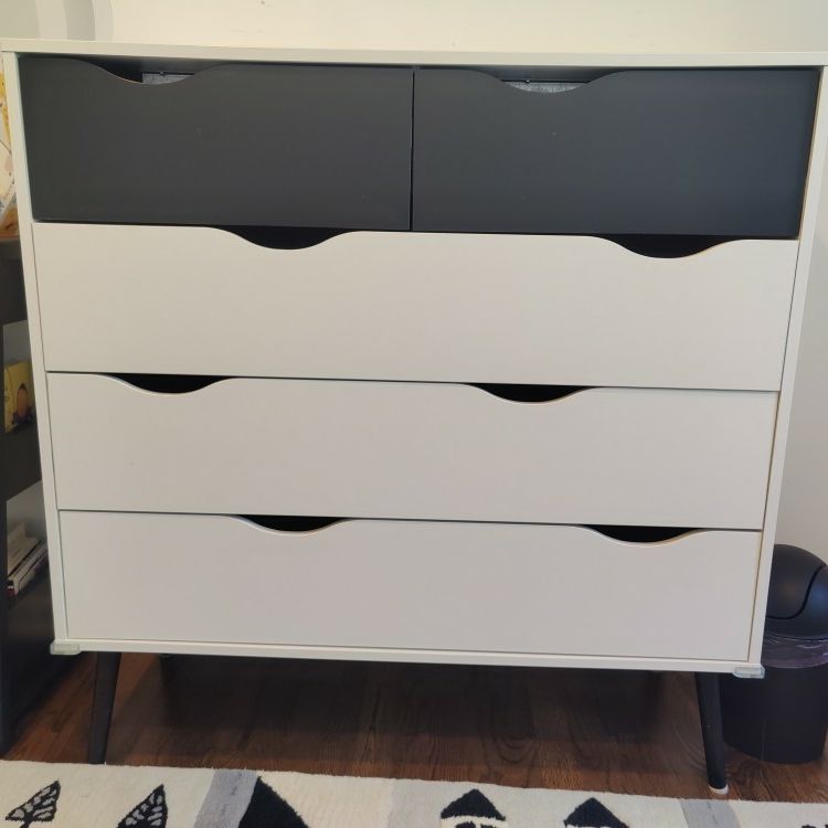 5 Drawer Chest Tvilum Diana for Sale in Bellevue WA OfferUp