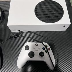 Xbox Series S White 512 GB All Digital With Two Controllers